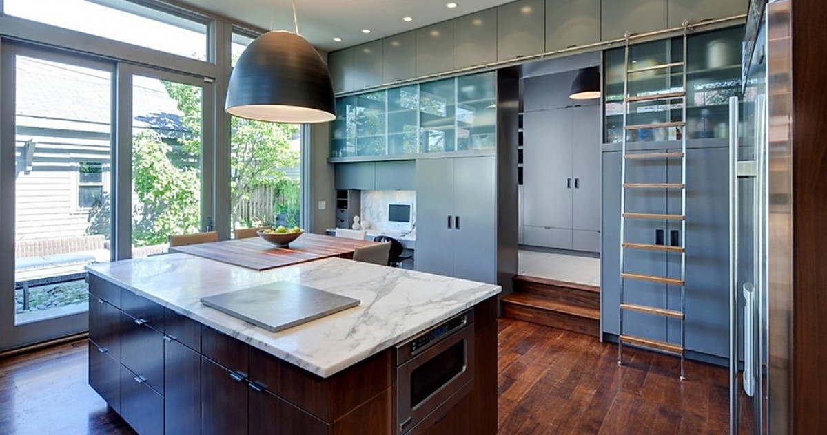 Шкафы на кухне: стоит ли делать их до потолка, плюсы и минусы