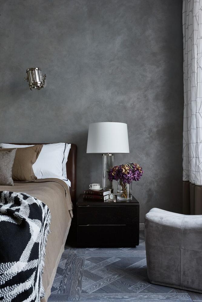 При оформлении спальни мы руководствовались прежде всего показателями
комфорта. Для стен был выбран сдержанный серый цвет.