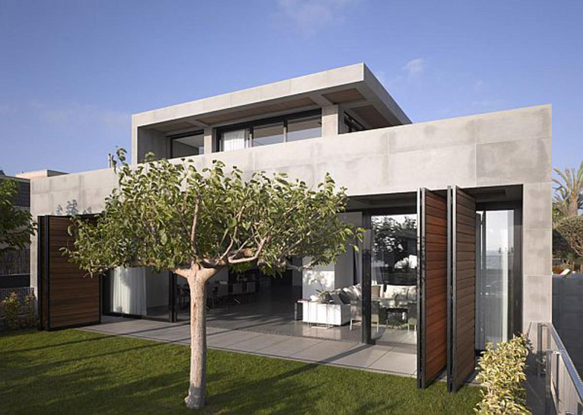 Дом из бетона и дерева