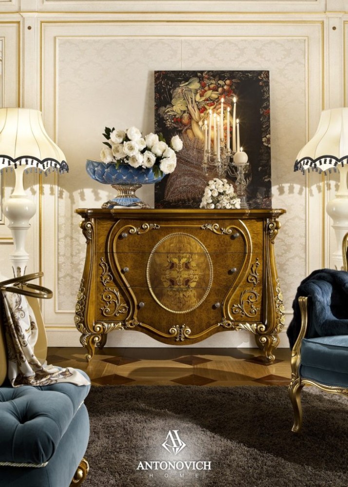 Коллекция мебели для спальни Le Rose — это аристократическая и чарующая атмосфера, где креативность и искусная ручная работа итальянских мастеров в полной мере раскрывают идеальный вкус и эмоции.