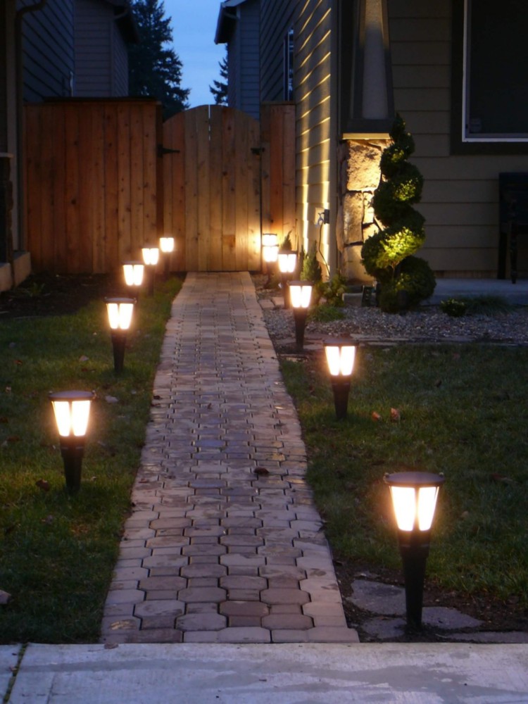 Освещение и подсветка садового участка