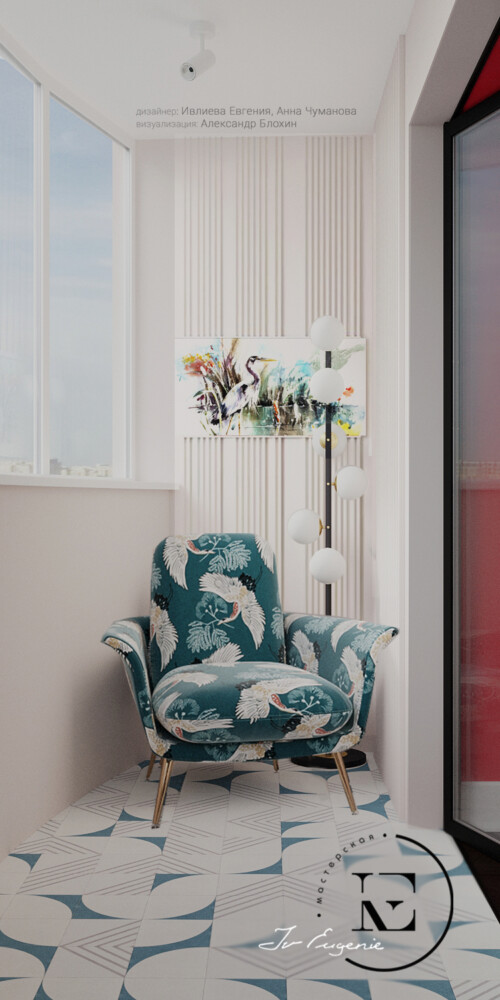 Балкон в гостиной – это светлый интерьер с мягким креслом для отдыха. Здесь тоже затронута тема птиц. Это журавли на постере и на обивке кресла. На полу мы видим бело-голубую графичную плитку.